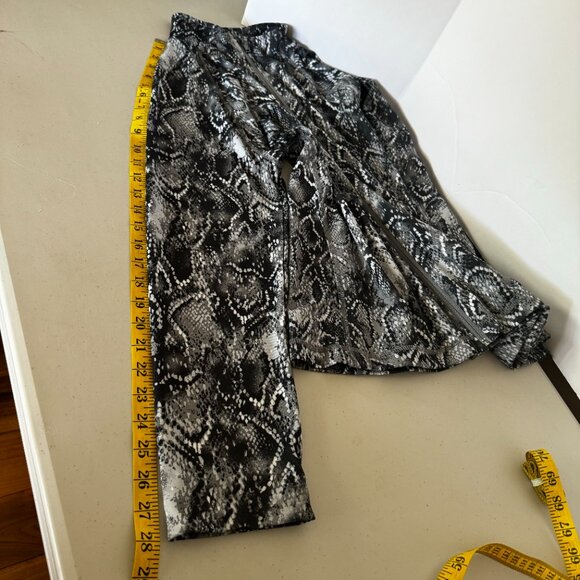 Style & Co. Sport Size L Gray Black Snakeskin Pattern Athletic Jacket Full Zip - Picture 12 of 14